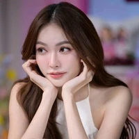 CHARLOTTE AUSTIN (nàng)