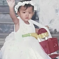 Hằng lúc nhỏ