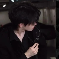 Diệp Hoàng Duy Anh - anh trai ruột