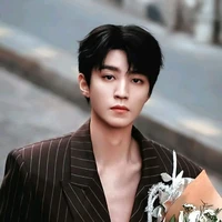 Vương Tuấn Khải - ba lớn các anh