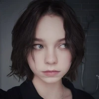 Emma Elizabeth Myers (Cô _ Emma)