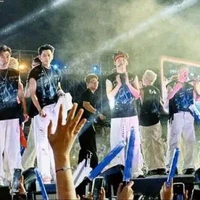 nhóm bạn ( tùy )