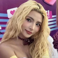 Nguyễn Hiền Mai-MaiQuinn, chị 2 Aza