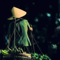 mấy bàn bán đồ ở chợ