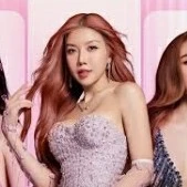 Trang Pháp_ nhân viên phục vụ