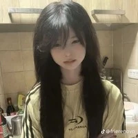 Hoàng Thùy Linh lam