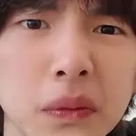 Ăn cơm hộp trong tô