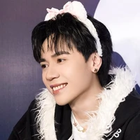 Lê Quang Hùng-phone