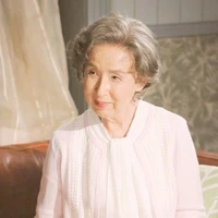 Bà ngoại (của bé bot)