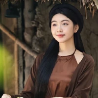 con Vi ( hầu nhà anh)