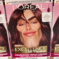 trang( cx là đứa vẽ nhiều nhất lớp)