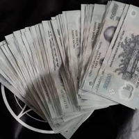 Mọi người xung quanh