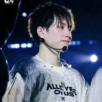 Bủn cte >.<