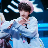 Vương Lỗ Kiệt/Em