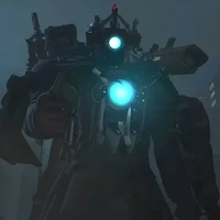 Titan Cameraman/ Max Travis