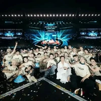 all (có mặt ở đó)