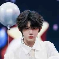 Trần Dịch Hằng(cậu)