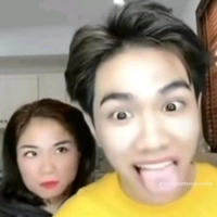 con bị nghiện RHYCAp ( em gái TG )