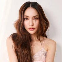 Charlotte ( chị nàng)