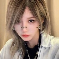Trần Kha - cô