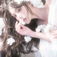 Niên Niên |hầu riêng|