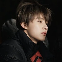 EOM SEONG-HYEON ( LÚM )