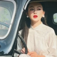 Hoàng Thị Tuyết Hạnh -mẹ anh