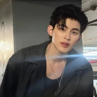 Pond Naravit ( hắn )