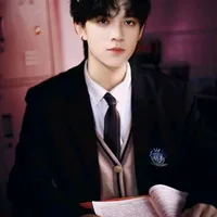 Trần Thiên Nhuận ( em út ) .