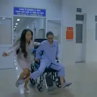 Tác Giả Bóng Ma Hạnh Phúc
