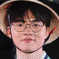 Tgia bị ume Mèo đen