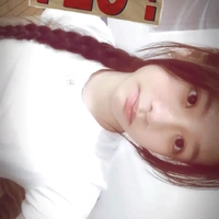 cô bé giả nai thik đọc truyện sex 🙄😒
