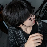 Trần Dịch Hằng  hắn