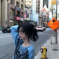 Jung Ahyeon ( cô )