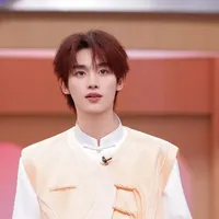 Đinh Trình Hâm _ papi nuôi của Hàng