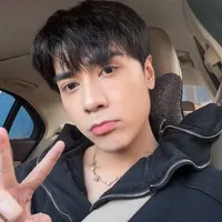 Quang hùng Lê