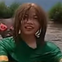 chara hói đầu  [chị ấy]
