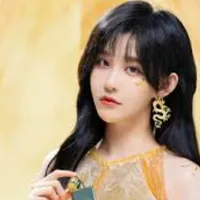 Vương Hiểu Giai(chị cô)