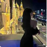 Lê Thư Hồng( mẹ Anh) 