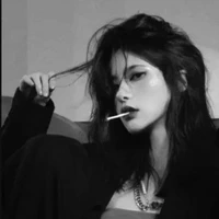 Hoàng Kim Anh(mẹ nuôi của em)