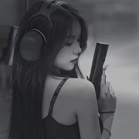 Hoàng Thùy Anh(chị nuôi{chị hai}của em)