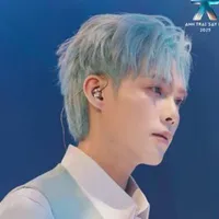 Nguyễn Hoàng Bách (Jey B - 19 tuổi)