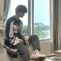 M.Hùng