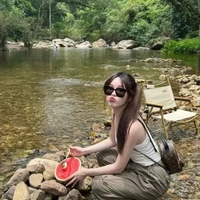 nhỏ giữ sổ đầu bài