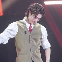 Phuwin Tangsakyuen (cậu)