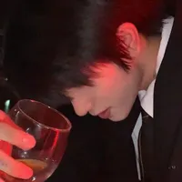 Mộ Dung Hoàng Quân ( Anh cả Nu9)