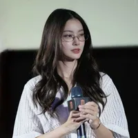 Namtan Tipnaree (bạn cô)