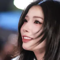 Trần Thảo Linh [ chị ]