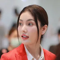 Meena(chị)
