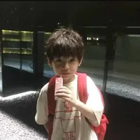 Em ( 6 tuổi )